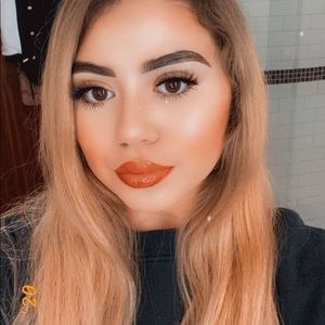 Meet your Posher, Celeste